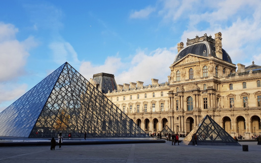 louvre-5767708_1280-1.png